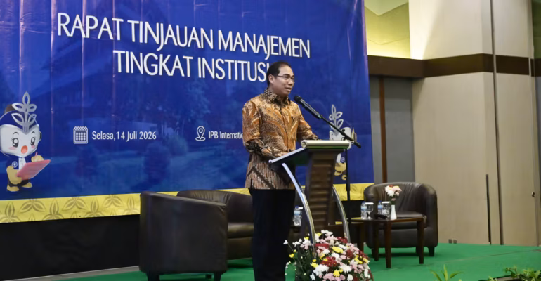 Rektor IPB University, Dr Alim Setiawan, mengimbau seluruh pimpinan fakultas dan sekolah untuk memperkuat sistem manajemen mutu sebagai bagian dari persiapan menghadapi akreditasi institusi yang akan dilaksanakan pada 2027.